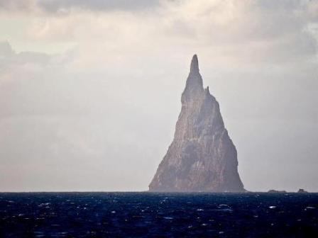 PaisajeGeo's tweet photo. Pirámide de Ball, Australia. http://t.co/UoMhjZItaI