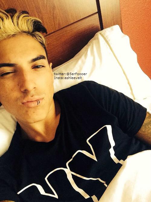 itsashleexo's tweet photo. @IM5band #IM5Edits http://t.co/aIQXgh0L91