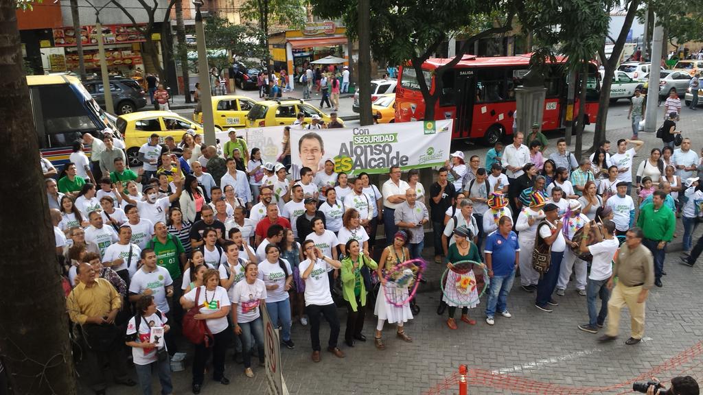 rramirezrodas's tweet photo. Por que @AlcaldeAlonsoS #ESAlcalde Medellin te apoya la comuna 9 esta con vos #MiComuna9CulturalySostenible http://t.co/WgOWZytJGt