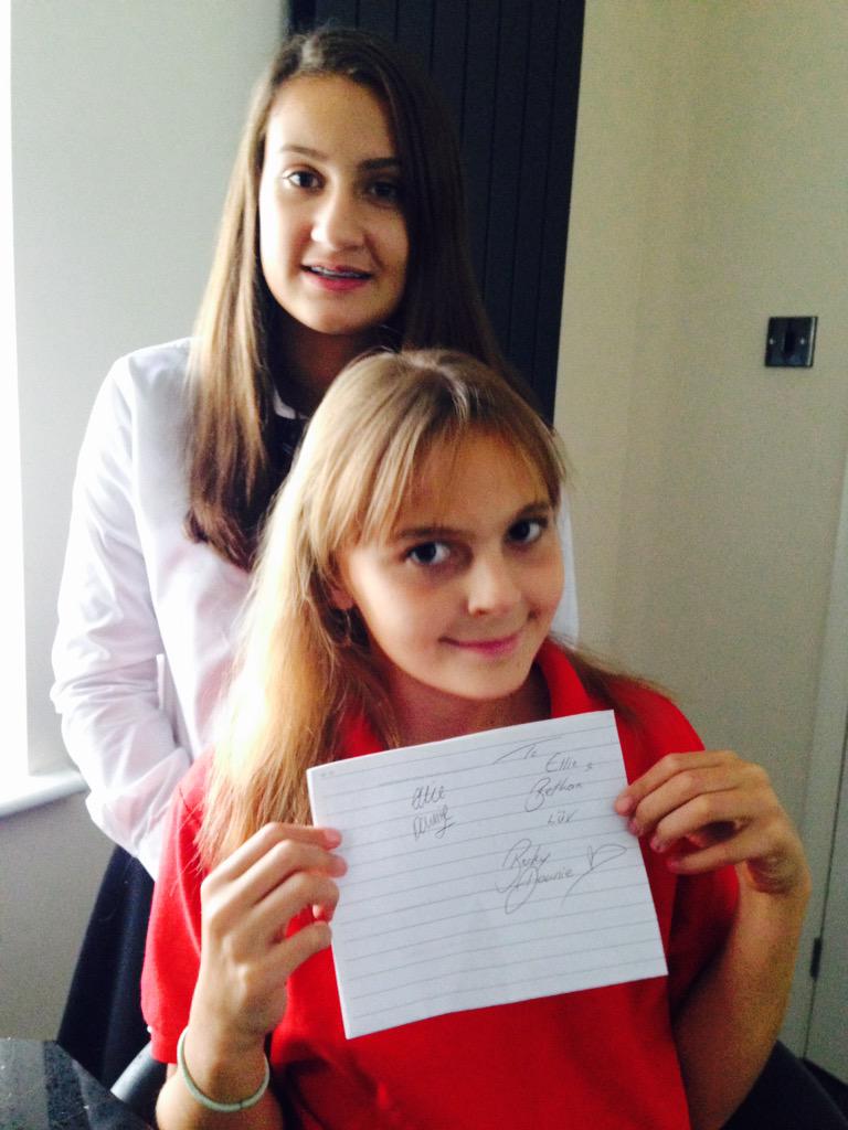 ness1127's tweet image. Two very happy girlies - thank you @Bdownie and @elliedownie - so random seeing you today😀