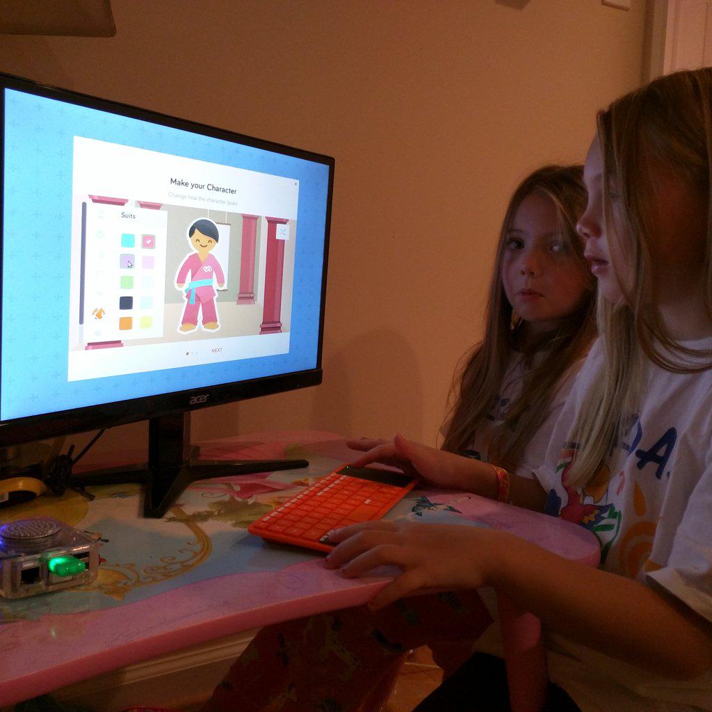 alekm's tweet image. Building a Kano with my nieces. What an incredible little machine. #kanocomputer #kano @KanoComputing