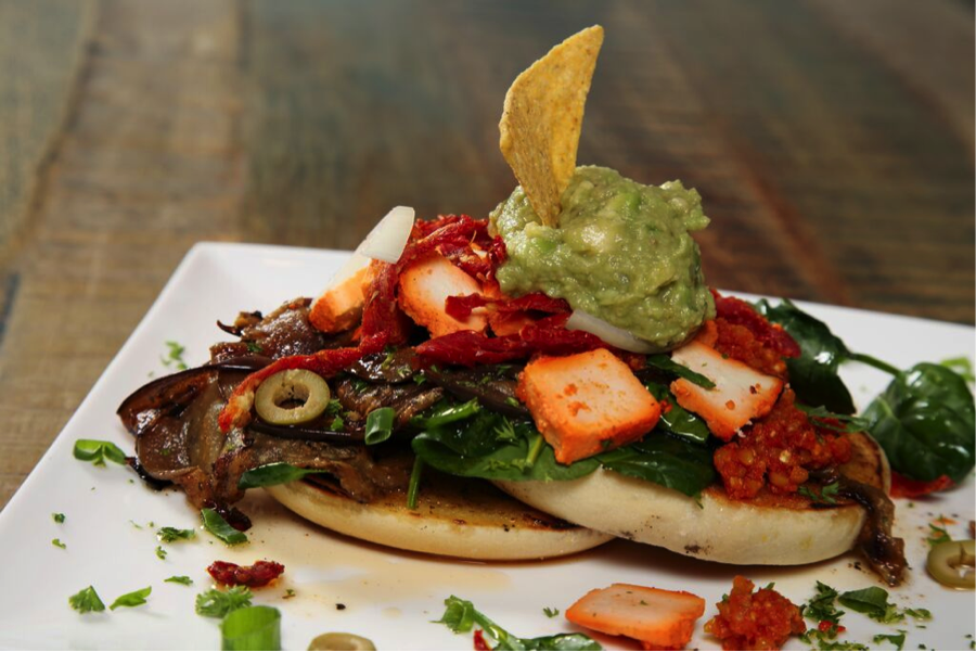 IndiMex_Bris's tweet photo. Our Bagel Vegetarian Delight – a healthy kickstarter to your morning with a special Indimex twist! #IndiMex http://t.co/sJj8QAotME