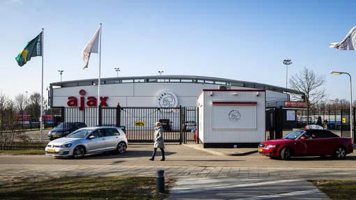 Alle 126 Ajaxsupporters die zondag werden opgepakt zijn weer vrij
s.ad.nl/4157712