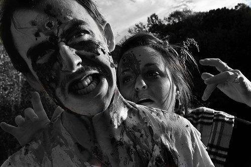 Zombiewalk Costume Contest Sunday 5 p.m. in Pack Square Park #avlzombie ashevillezombiewalk.com/azw-2015/costu…