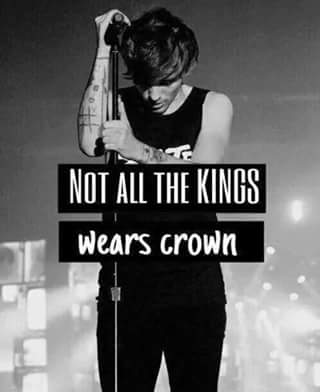 Notices1DZquad's tweet photo. 11/20 "No todos los reyes usan corona" da Rt para sumar votos #MTVFANWARSDirectioners #Danidirection http://t.co/q6BcgbYcFq