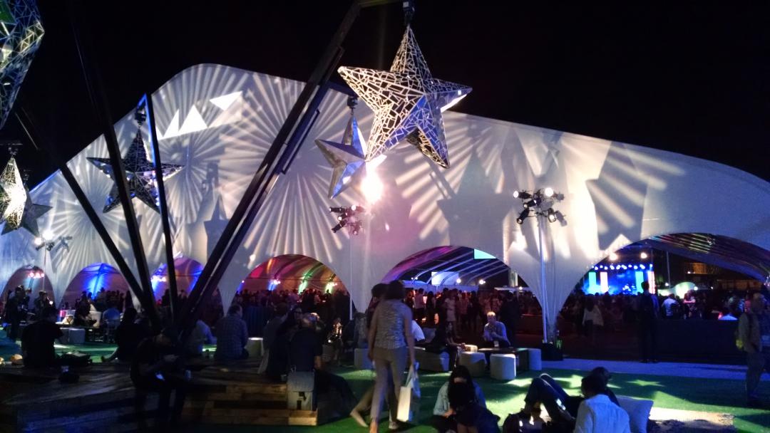 CaronModMedia's tweet image. Four hip horizontal snaps at #MaxBash ! #AdobeMAX #teamadobe #adobelife #pano #creative #raisetheroof