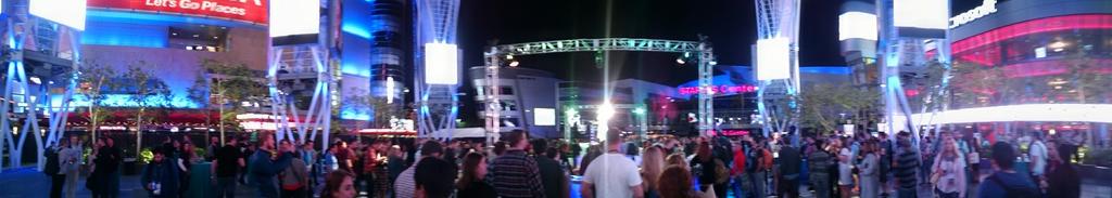 CaronModMedia's tweet image. Four hip horizontal snaps at #MaxBash ! #AdobeMAX #teamadobe #adobelife #pano #creative #raisetheroof