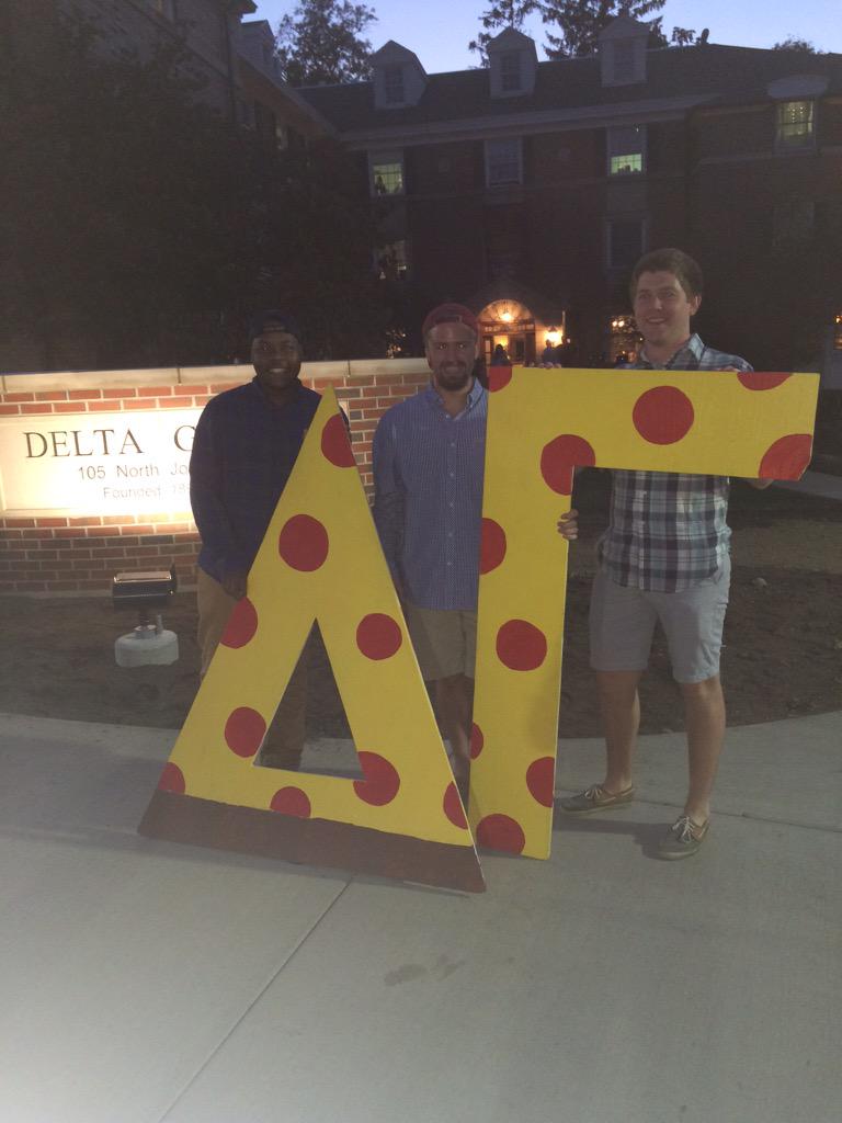 DKE_DeltaPsi's tweet photo. Really enjoyed ourselves at @DeltaGamma_IU's philanthropy event. What a great cause. http://t.co/OGY67HatWb