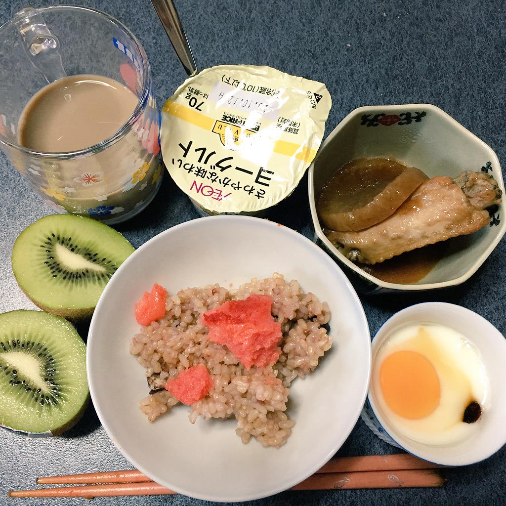 4SkXxhAj2y5dWXU's tweet image. 🌞朝ごはん  40.1㎏
豆乳、チアシード入りヨーグルト、キウイ、手羽先、明太子玄米、温泉卵

#一緒に頑張ってくれる人募集中