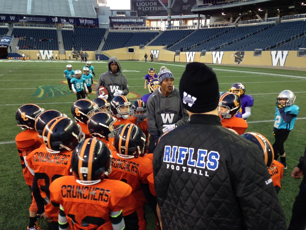 Some @WinnipegRifles and <a href="/Wpg_BlueBombers/">Winnipeg Blue Bombers</a> breaking it down with <a href="/SunriseCoyotes/">Sunrise Coyotes</a> <a href="/EastmanRaiders/">BDaley3</a> <a href="/CharleswoodBron/">Charleswood Broncos</a>