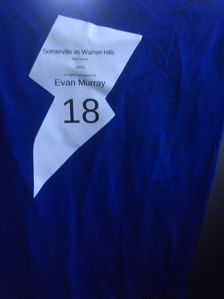 VilleSoccer's tweet photo. Tough 2-1 loss to a good 7-2 WH team. Seniors exchanging shirt for #EvanMurray @VilleAthletics @WHBlueCrew http://t.co/8rYKzmY2gz