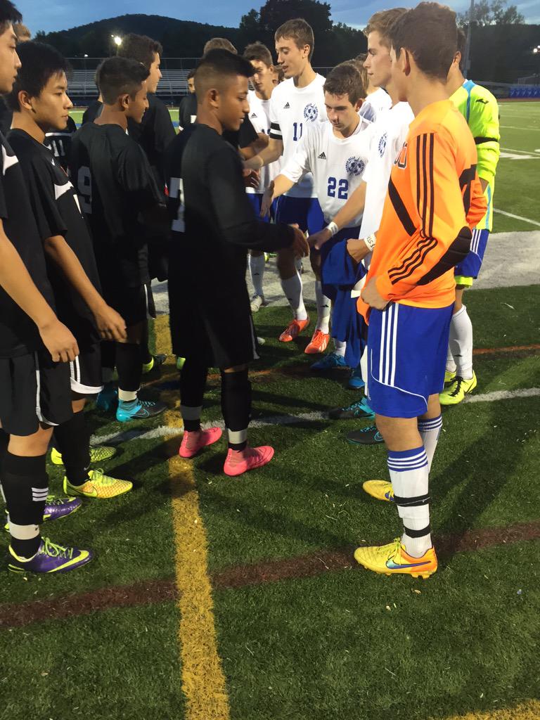 VilleSoccer's tweet photo. Tough 2-1 loss to a good 7-2 WH team. Seniors exchanging shirt for #EvanMurray @VilleAthletics @WHBlueCrew http://t.co/8rYKzmY2gz