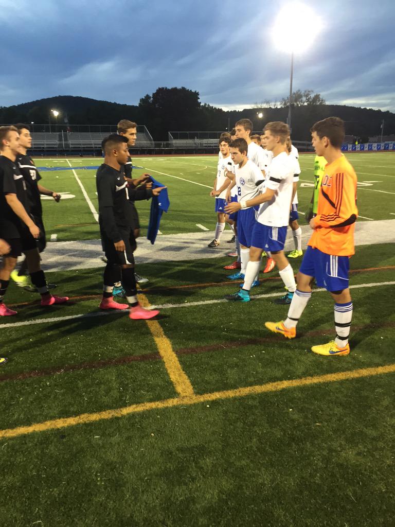 VilleSoccer's tweet photo. Tough 2-1 loss to a good 7-2 WH team. Seniors exchanging shirt for #EvanMurray @VilleAthletics @WHBlueCrew http://t.co/8rYKzmY2gz