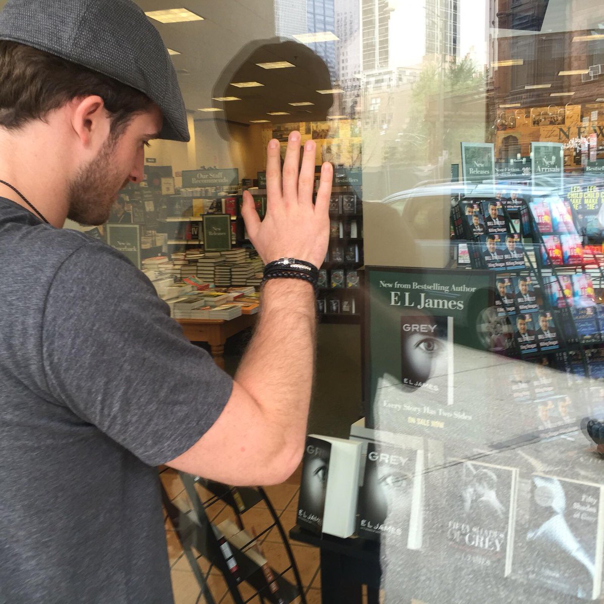 matthewhussey's tweet photo. Might be a tad too much Grey in this picture...#52Shades http://t.co/Ke2kxlXLZd