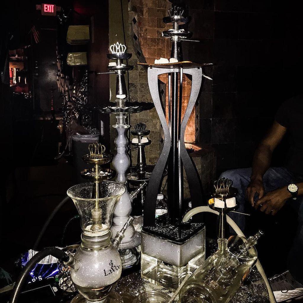 Preparing for @internationalhookahday 😙💨👌🏼 #Minzari