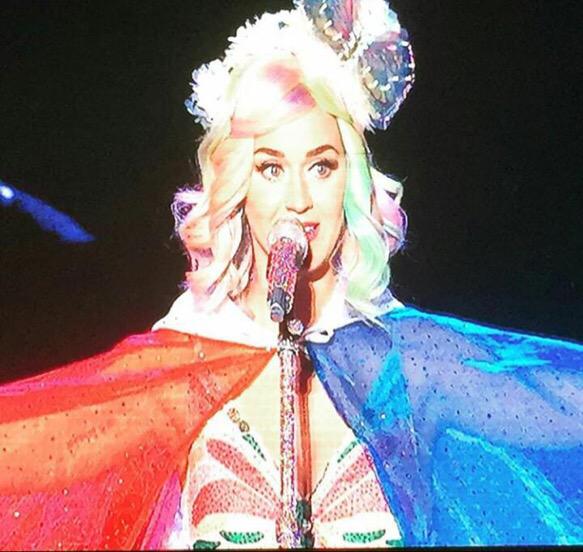 Katy Perry >> The Prismatic World Tour - Página 9 CQrZSf_UEAENZUt