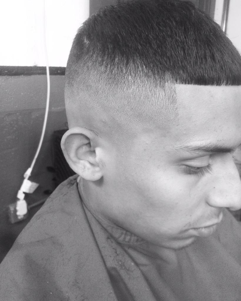 alphaQrough2's tweet photo. π bald fade π―. #StudioCuts http://t.co/CWW6OFS7dU