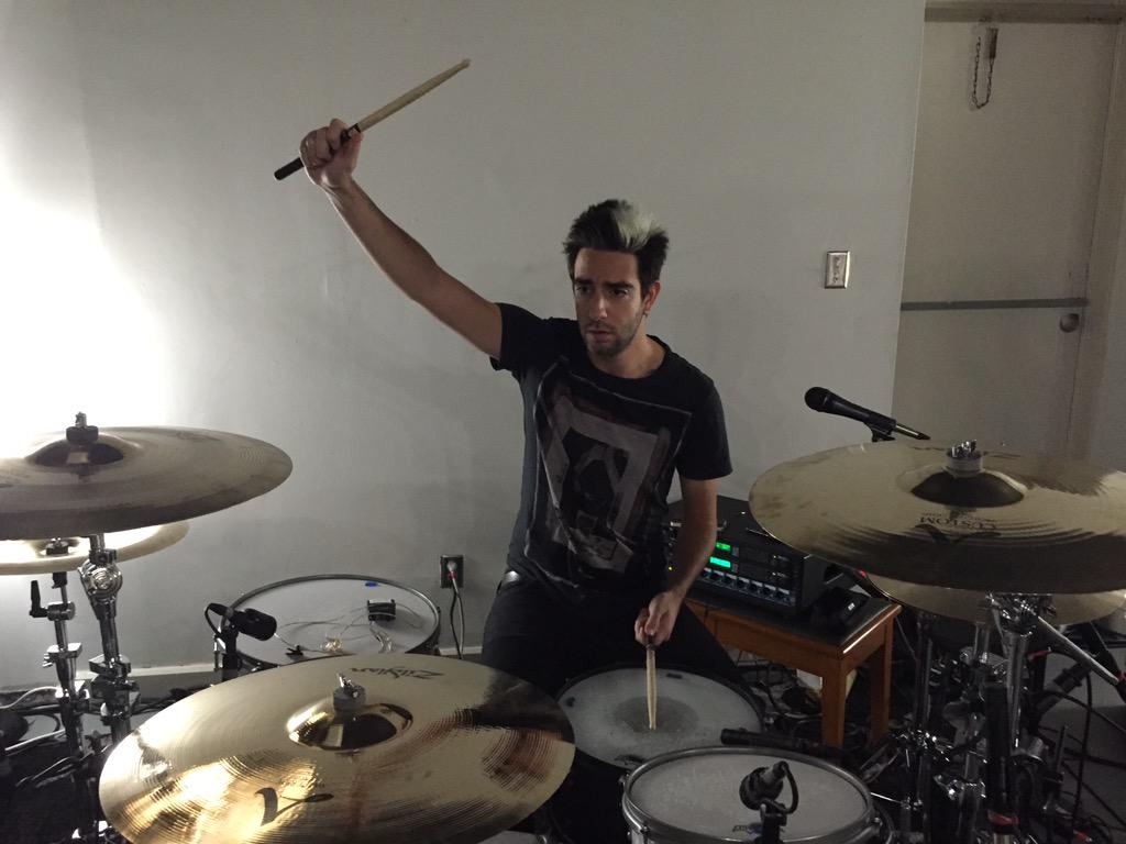 AllTimeLow's tweet image. I guess @JackAllTimeLow is ready for #BackToTheFutureHearts tour! Are you? alltimelow.com/tour