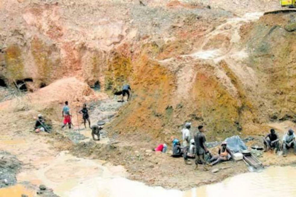 playtoccast's tweet photo. Habitantes de Sibaté piden expulsar multinacional minera que opera en el páramo El Peñol http://t.co/blm2Km5t9L http://t.co/r38Kxa84dP