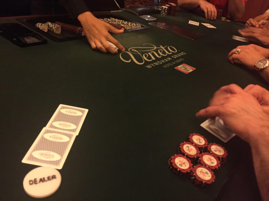 VprPoker's tweet photo. ♠️Sigue la acción en la mejor mesa de PTY. Todos los días de 5pm a 5am💵👍 http://t.co/YZteUkjzXP