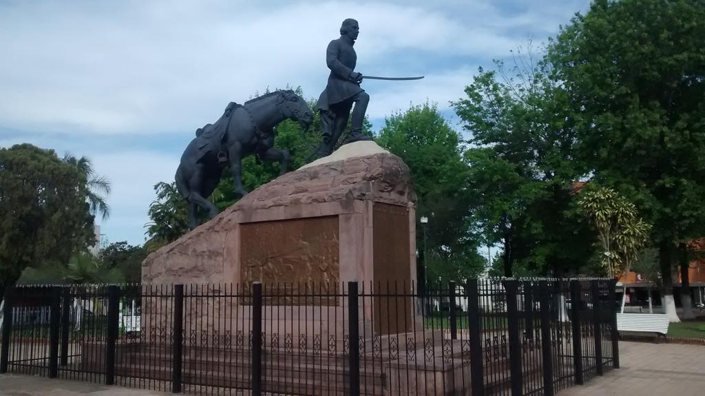 SoyDeLibres's tweet photo. Monumento al fundador, el Gral Joaquin Madariaga #PasodelosLibres #PlazaIndependencia http://t.co/gHH9xO6ck5