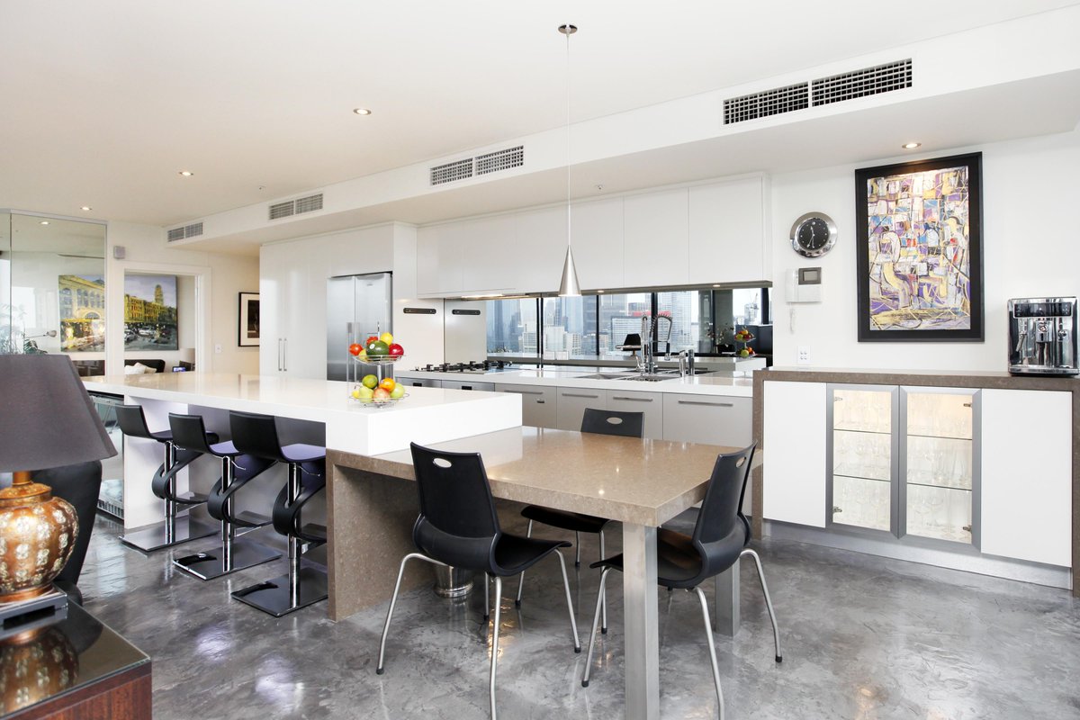 tkpkitchens's tweet photo. The kitchen in this Melbourne Docklands Apartment capitalises on sweeping views: http://t.co/rTVfJv3KvR http://t.co/gcznjMGhuH