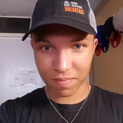 cody_rimko_18's tweet image. When a customer takes forever to order and your just standing there waiting like #bellproblems @MarcusAsh1