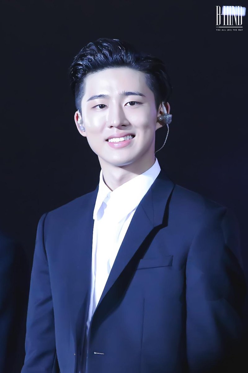 B_HIND_'s tweet photo. 151003 SHOWTIME 콘서트 

think of nothing else but your smile....
#iKON #BI #비아이 #B_HIND http://t.co/hGbmu70aWn