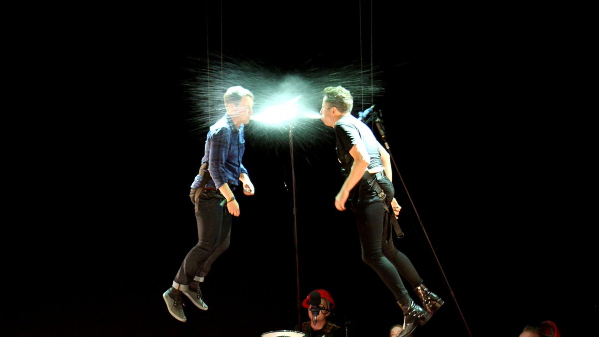 BBCR1's tweet image. The BEST Innuendo Bingo ever?! Watch @Chris_Stark @grimmers in mid air NOW bbc.in/1hq46ht #ScottStudentTour