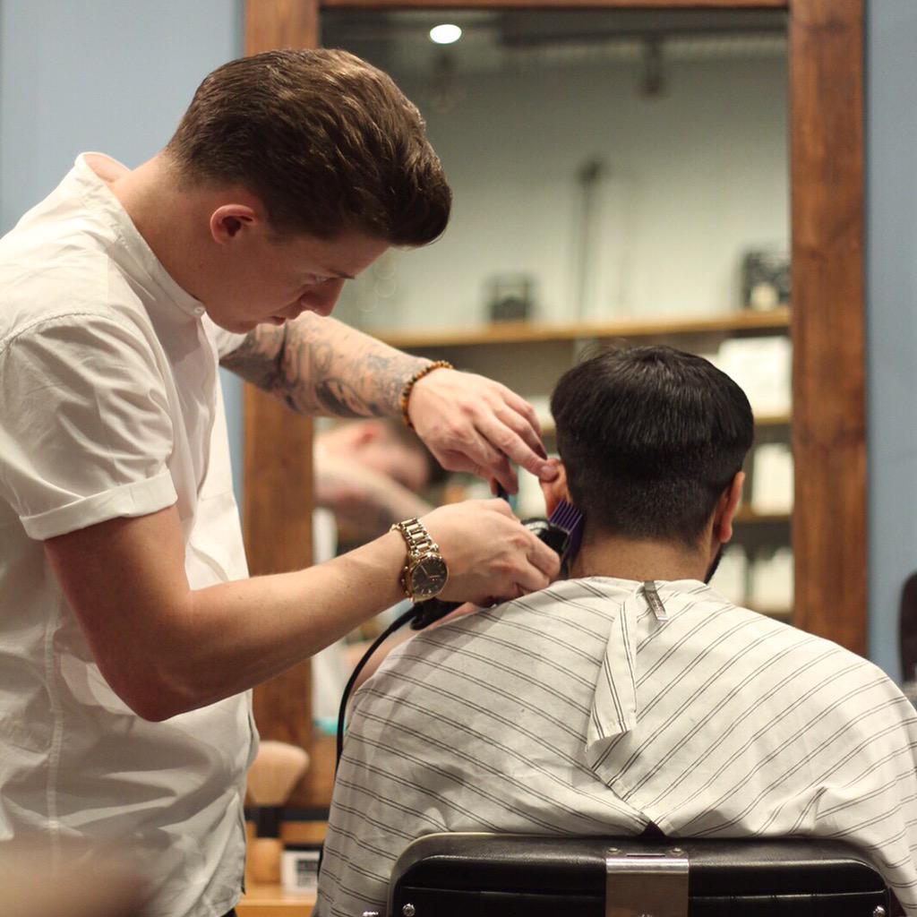 Officially a member of the team at <a href="/TheGentlemanBa1/">The Gentleman Barbers</a> ✌🏼️💈💙 if you're in Birmingham, come and see me for a cut!