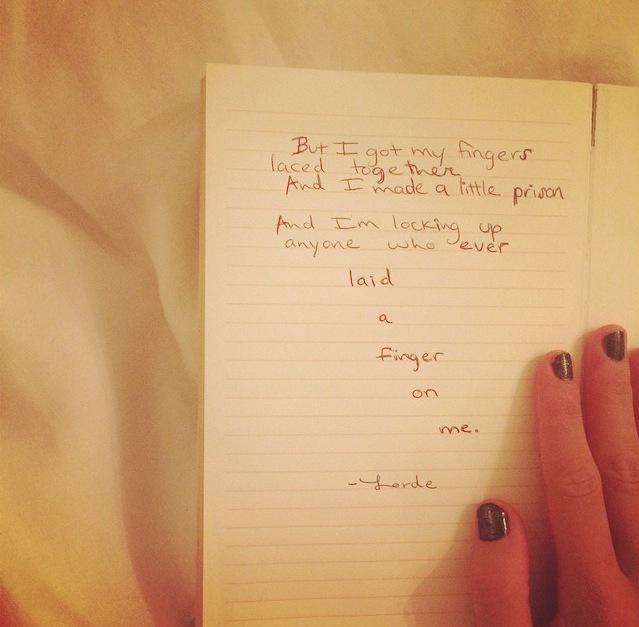 donutsswift's tweet photo. i am in love with taylors handwritting http://t.co/0uwZ1DjWGF