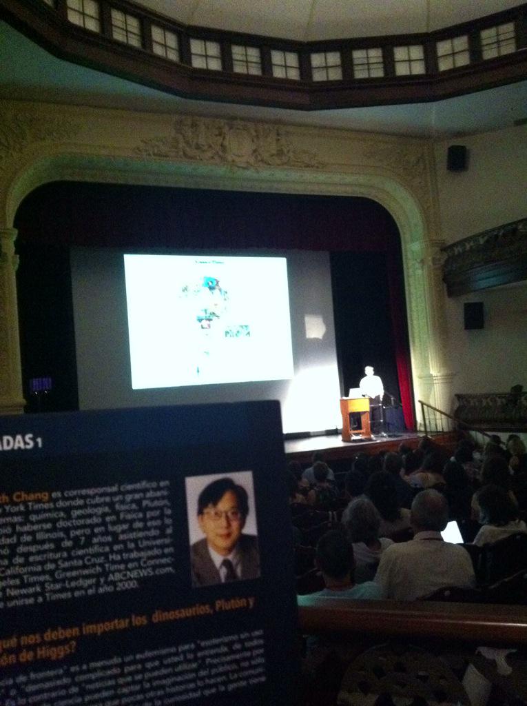 astro_turismo's tweet photo. #KennethChang en @foro100xciencia #LaPalma en @sclapalma con @IAC_Astrofisica y @CabLaPalma @nyt10 http://t.co/4msyMC66hW