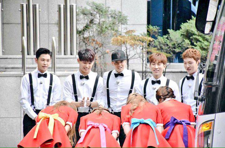 JoyReneGlobal's tweet photo. FAN TAKEN | 151007 #REDVELVET & #BOTOB @ Joy&Sungjae's Weeding in Everland 😭💗
© owner http://t.co/Er3A655kuH