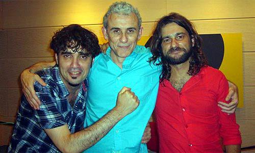 ComoLoOyes_R3's tweet image. @Lichis_oficial y @txetxualtube entrevista + acústico en Radio 3 con @santiagoalcanda