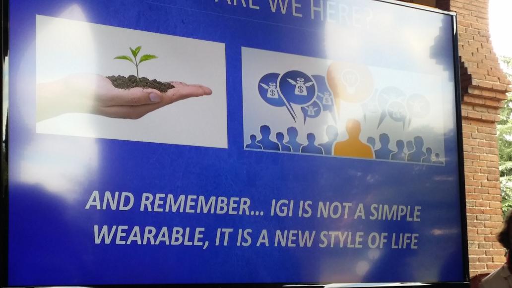 OpenFuture_And's tweet photo. "IGI no es solamente un wearable, es un nuevo estilo de vida" #ElCubo #SouthSummit15 @Isbitech http://t.co/R8U7siiPJt