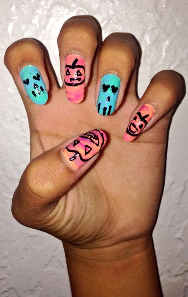 EsmesanchezRs's tweet photo. #Halloween #nails http://t.co/efvmjQK5sA