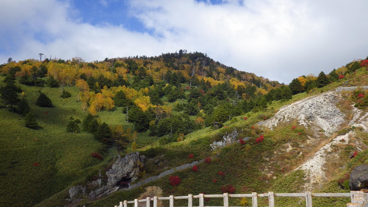 群馬県 嬬恋村 万座温泉の紅葉 が見頃を迎えています 例年に比べると見頃が少し早いようです 紅葉狩りを計画されている方はお早めにお越しください 画像提供 万座温泉観光協会 Http T Co Nhmi8h3ura Http T Co Isrygv2hp2