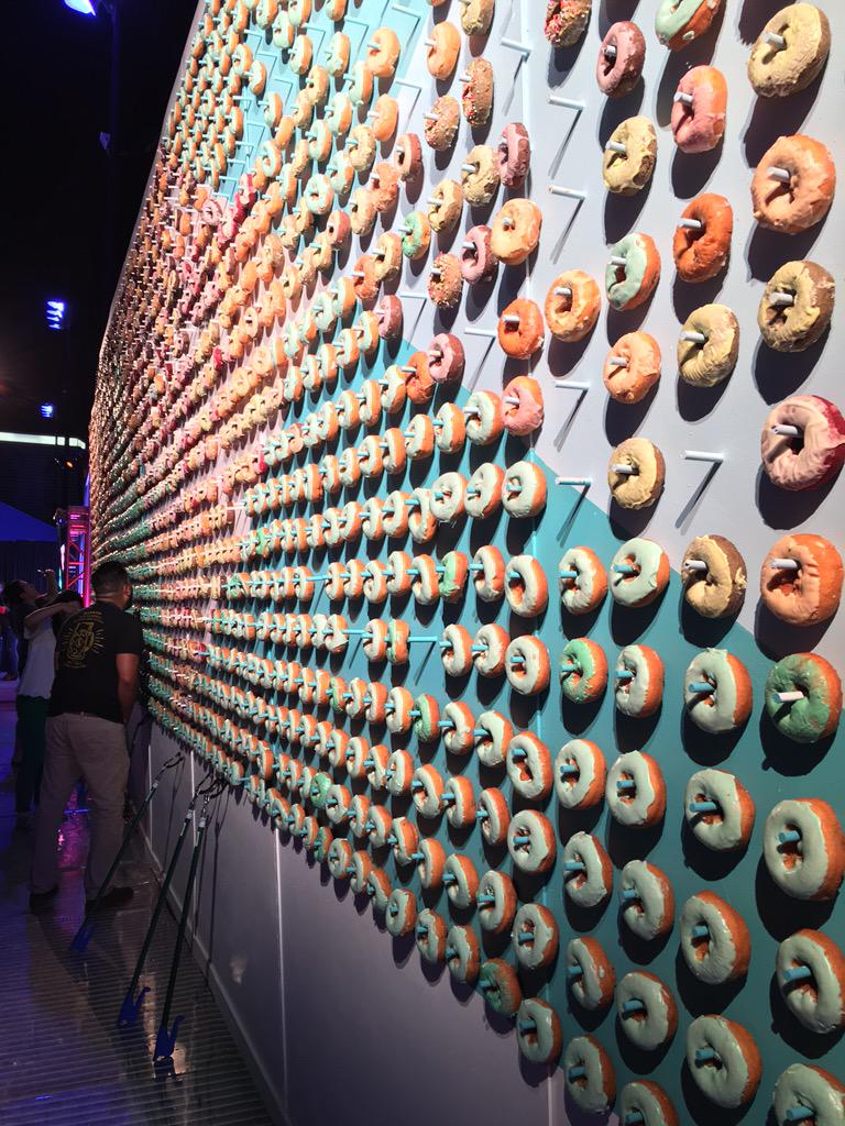 JadLimcaco's tweet image. Wooooow! They have a wall of donuts at the #MAXBash.