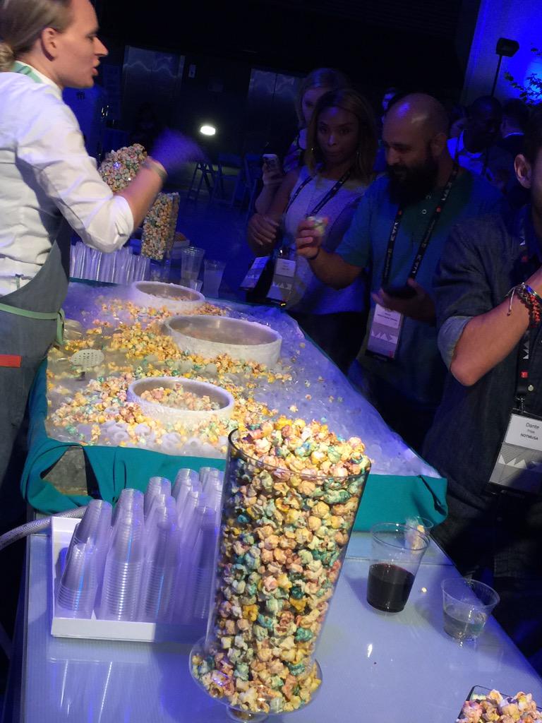 steelgts's tweet image. Liquid nitrogen dipped popcorn #adobemax2015 #maxbash