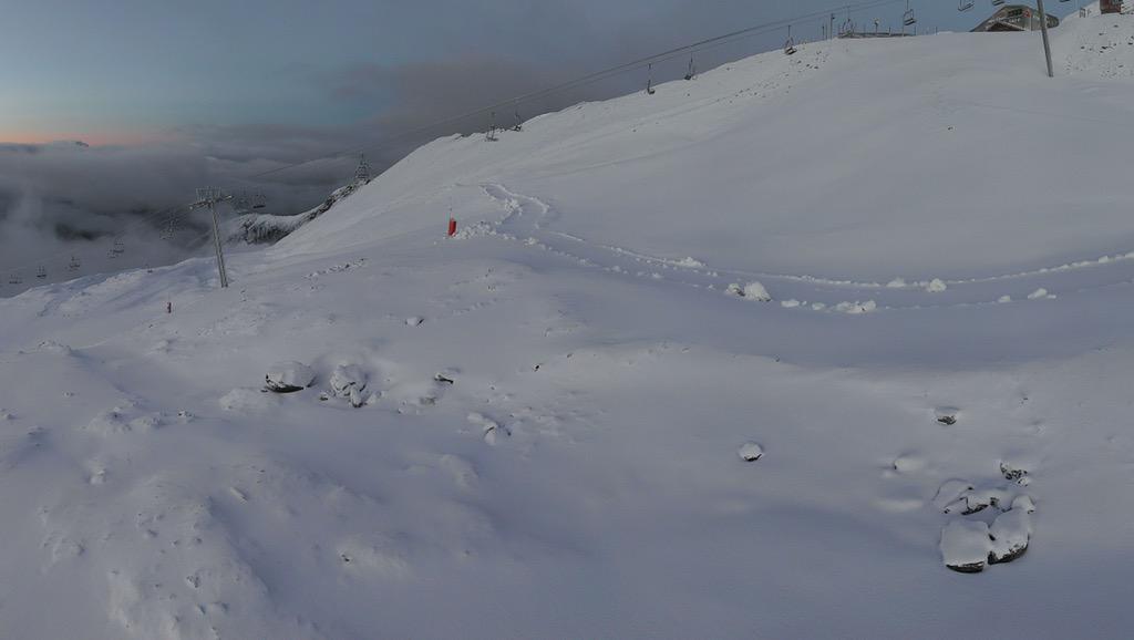 alpedhuez's tweet photo. #Alerte - Il a neigé cette nuit à l'Alpe d'Huez ! ❄️❄️❄️

RT si tu aimes 👍 http://t.co/SkSux1Nvrn