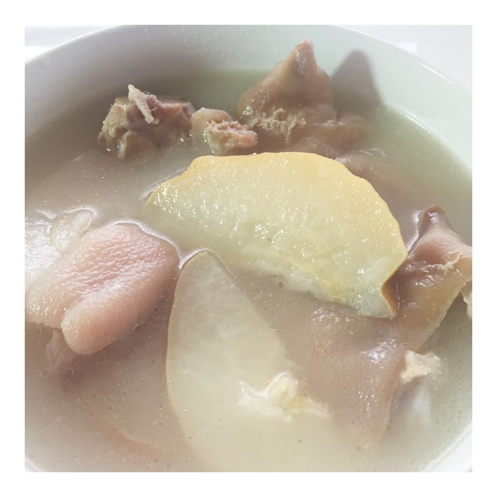stacycy's tweet photo. Pig’s Feet Soup with Pear 🐷豬蹄雪梨燉湯🍐 https://t.co/9pXmSoHunM http://t.co/ujtXXBc3D7