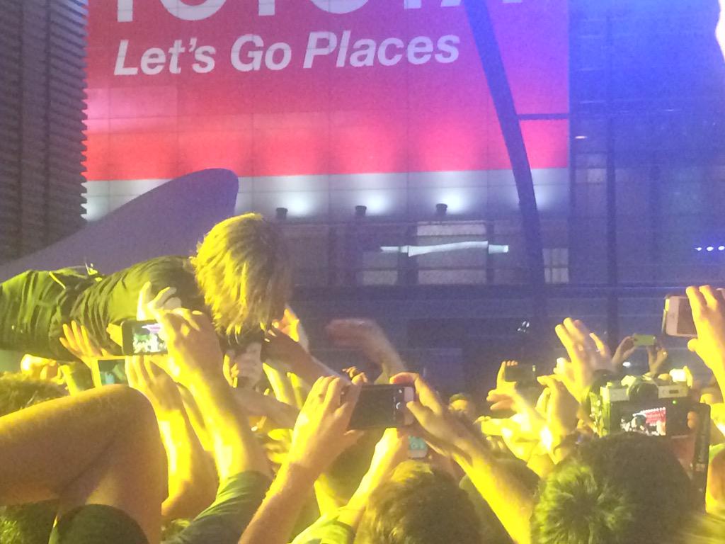 therealjpiff's tweet image. If you ever catch me complaining about my job, slap my stupid face and remind of #adobemax2015 #maxbash