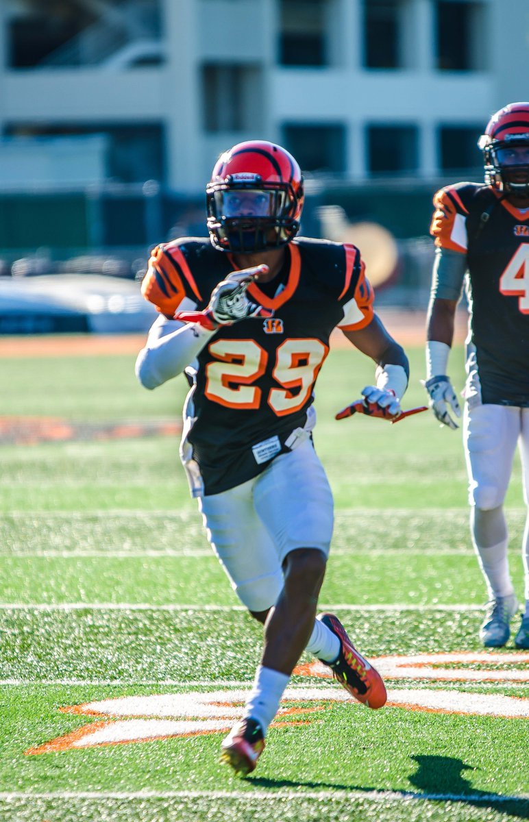 JuCoFootballACE's tweet photo. Tareke Lewis @reek_fab4 @ Riverside City JuCo @RCCTigerFB leads CCCAA n kick-off return average (44 yds per return) http://t.co/TK6IfWG5eQ