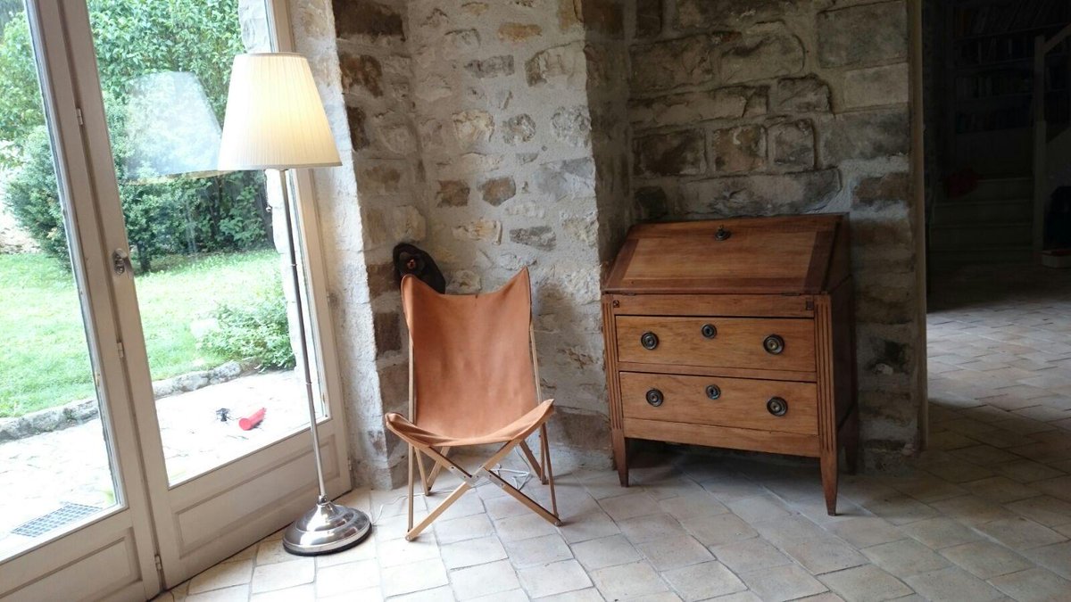 Kampier's tweet photo. #Kampierstuhl mit Ledersitzfläche in einem Haus in Fontainebleau bei Paris. http://t.co/JNdZfJ2zqB