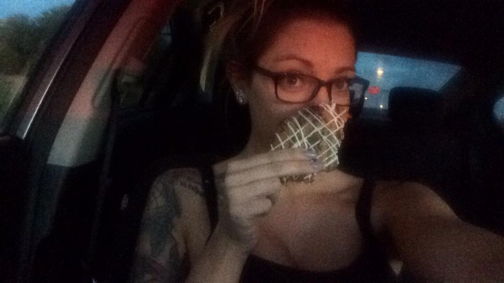 ErikaEndicott's tweet photo. Sweet tooth craving satisfied 😈😋 http://t.co/6VWfrJQzht