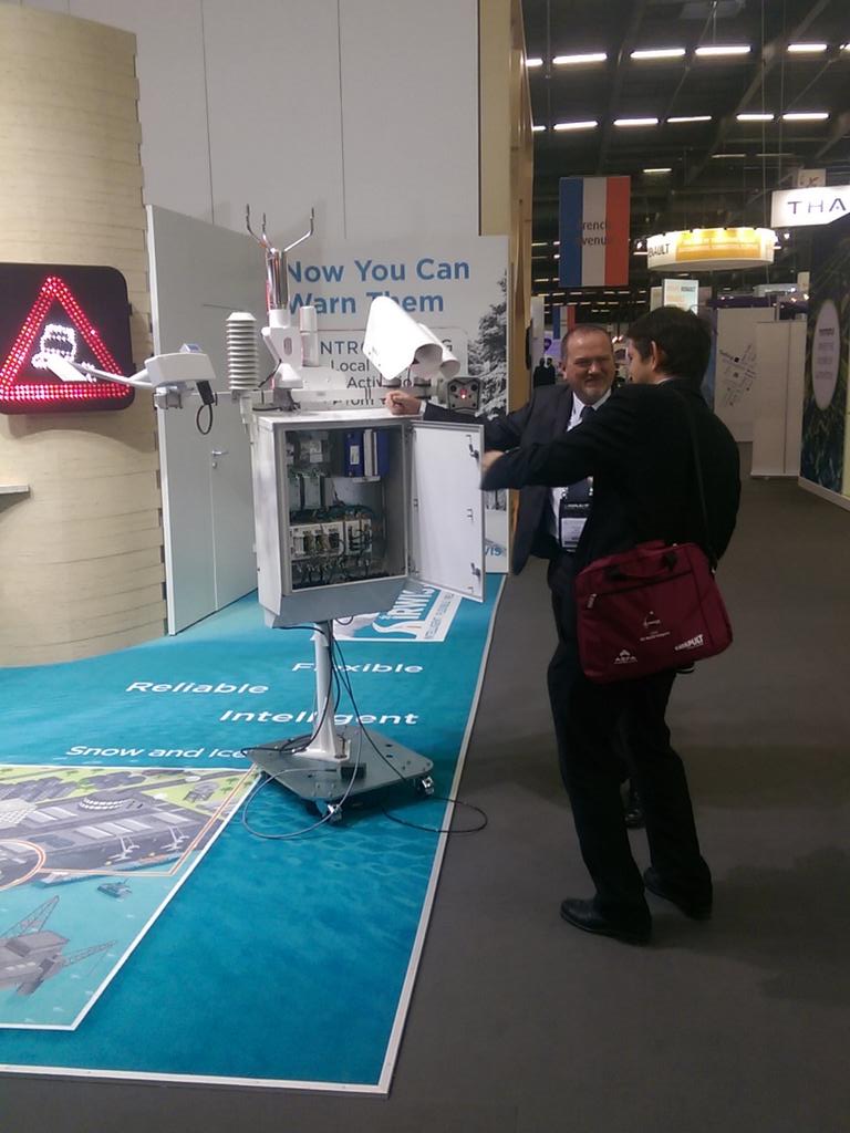 Matinée déjà bien animée sur le stand E124 #Vaisala sur le salon #ITSWC15 #roadweather