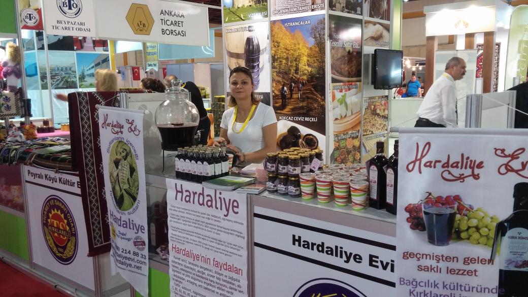 K_eliYDO's tweet photo. Coğrafi İşaret Tescili Başvurusu yapılmış olan Kırklareli Üzüm Hardaliyesi @tr21trakya standımızda. #Kırklareli http://t.co/NJpIFis84W