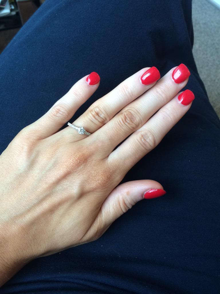 BeautyandtheBun's tweet image. In love with my nail colour #cocacolared #opi @OPI_PRODUCTS @CocaCola 😍💅🏼❤️