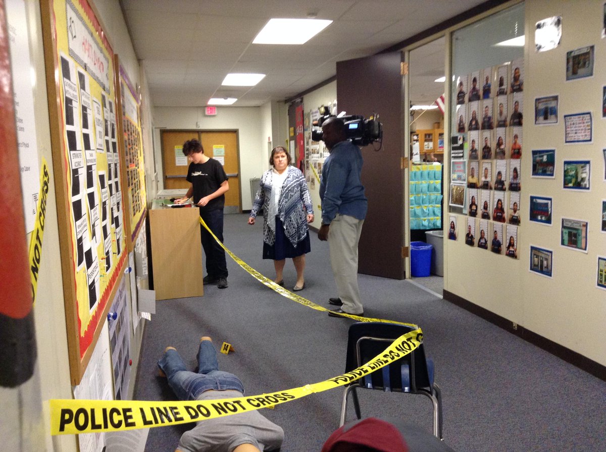 APSCareerCenter's tweet image. WUSA*9 at the Career Center&apos;s Forensic&apos;s class @mikehydeck @Forensicsteach #STEMisCool @APSVirginia @APS_CTAE