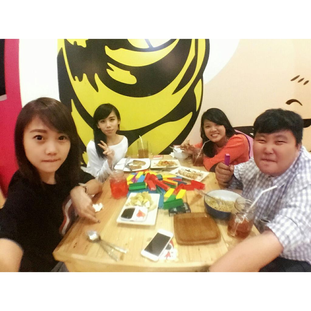 Be_owl_bdg's tweet photo. @Cherly7uno @Steffy_ai @SteffyChiBi fun dinner at @Be_owl_bdg #cherly7uno #juno #cherlyder #steffyaay #beowlcafe http://t.co/5hhFX6K3SA